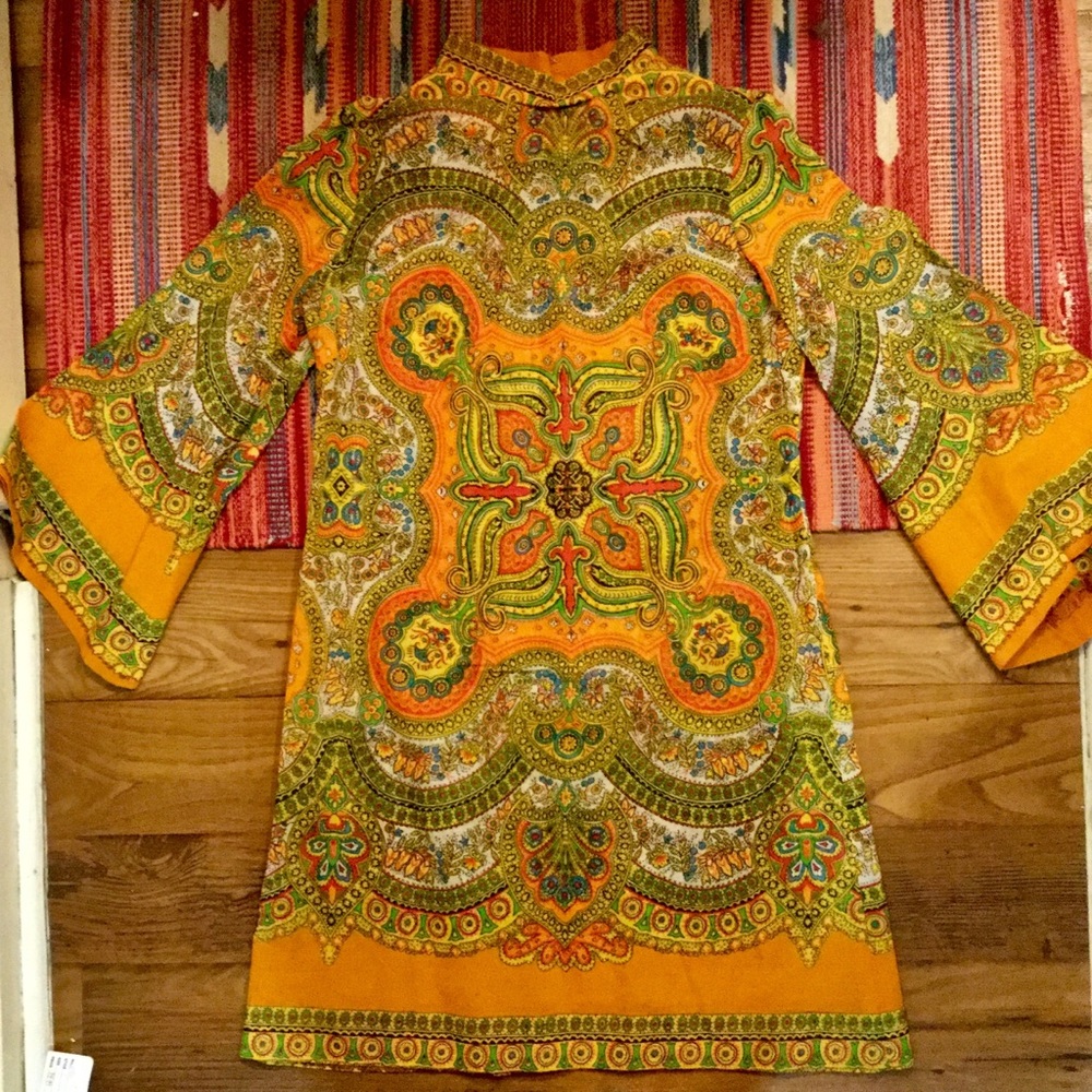 🏵✨AMAZING Vintage 60’s Dress with Bell Sleeves✨🏵
